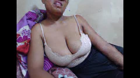 Snapshot of saronette chatting on January 10, 11:00 am saronette online show from January 10, 11:00 am