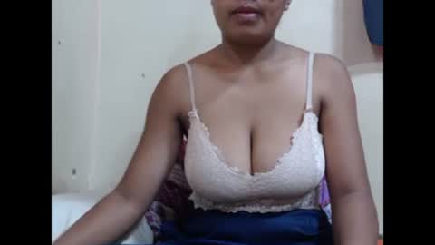 Snapshot of saronette chatting on January 13, 7:00 am saronette online show from January 13, 7:00 am