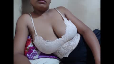 Snapshot of saronette chatting on January 16, 10:10 am saronette online show from January 16, 10:10 am