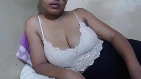 Snapshot of saronette chatting on January 28, 9:41 am saronette online show from January 28, 9:41 am