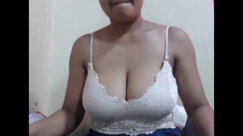 Snapshot of saronette chatting on February 26, 6:58 am saronette online show from February 26, 6:58 am