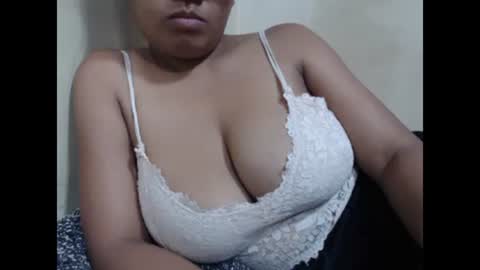 Snapshot of saronette chatting on March 10, 9:32 am saronette online show from March 10, 9:32 am