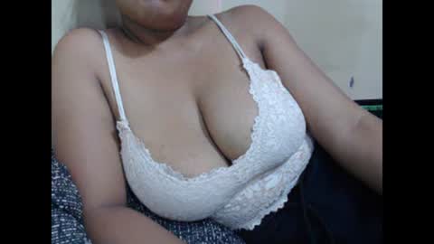 Snapshot of saronette chatting on March 11, 6:53 am saronette online show from March 11, 6:53 am