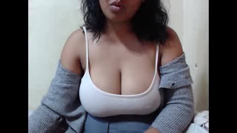 saronette online show from November 17, 6:30 am