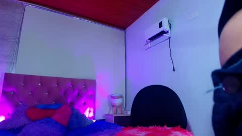 Snapshot of sary_littlesmiles chatting on April 19, 4:12 am Sary online show from April 19, 4:12 am