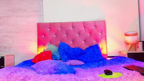 Snapshot of sary_littlesmiles chatting on April 23, 3:41 am Sary online show from April 23, 3:41 am