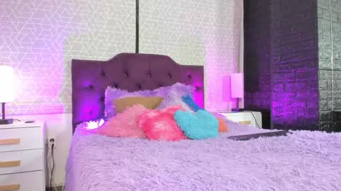 Snapshot of sary_littlesmiles chatting on April 26, 3:26 am Sary online show from April 26, 3:26 am