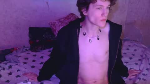Snapshot of sasha_bb21 chatting on May 18, 8:25 pm sasha_bb21 online show from May 18, 8:25 pm