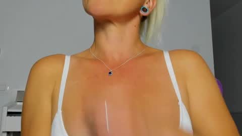 Snapshot of sasha_greens chatting on July 14, 9:31 pm Sasha Green online show from July 14, 9:31 pm