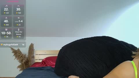 Snapshot of sasha_silk chatting on December 2, 8:37 pm Sasha Silk online show from December 2, 8:37 pm