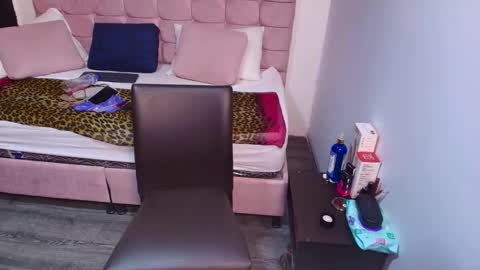 Snapshot of sasharosee2 chatting on September 18, 11:56 am S A S H A R O S E online show from September 18, 11:56 am