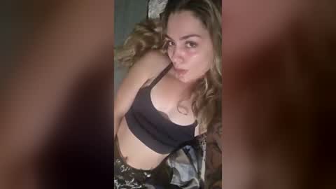 Snapshot of sashasuave chatting on August 6, 1:29 am schoolgirll online show from August 6, 1:29 am