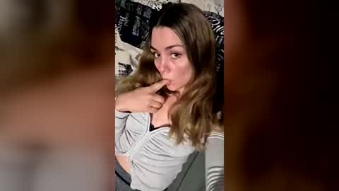 Snapshot of sashasuave chatting on August 10, 1:42 am schoolgirll online show from August 10, 1:42 am