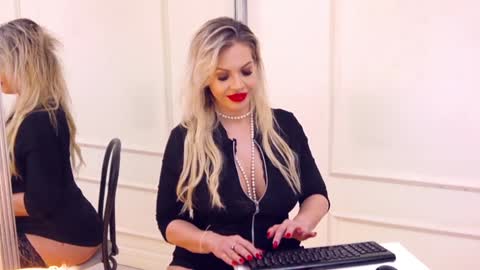 Snapshot of sashavaughn chatting on December 24, 8:44 am Sasha online show from December 24, 8:44 am