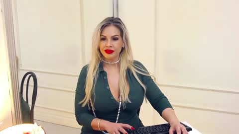 Snapshot of sashavaughn chatting on December 29, 3:44 am Sasha online show from December 29, 3:44 am