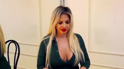 Snapshot of sashavaughn chatting on January 7, 5:33 am Sasha online show from January 7, 5:33 am