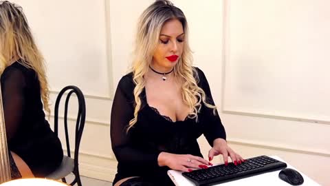 Snapshot of sashavaughn chatting on January 12, 5:34 am Sasha online show from January 12, 5:34 am