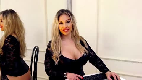 Snapshot of sashavaughn chatting on February 20, 11:42 am Sasha online show from February 20, 11:42 am