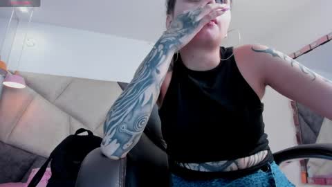 saskiagrendel online show from April 12, 12:15 am