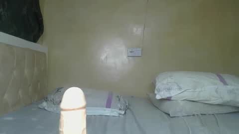 Snapshot of sassie_bee chatting on December 3, 1:08 am sassie_bee online show from December 3, 1:08 am