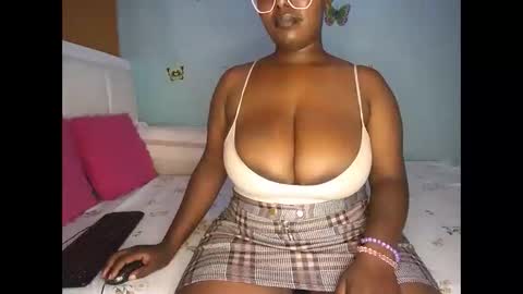 Snapshot of sassy100936 chatting on February 8, 3:54 am Spicyd online show from February 8, 3:54 am