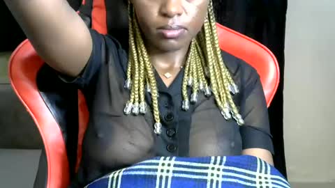 Snapshot of sassy_lyne chatting on June 16, 10:23 pm sassy_lyne online show from June 16, 10:23 pm