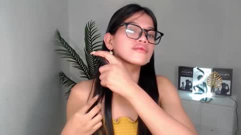 Snapshot of sassy_monie chatting on January 26, 6:28 am sassy_monie online show from January 26, 6:28 am