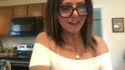 sassynsweetmilf online show from April 10, 4:44 pm