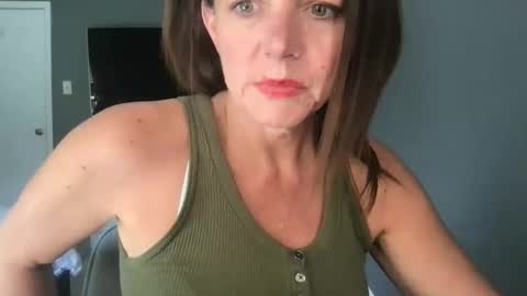 sassynsweetmilf online show from April 15, 6:04 pm