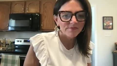 Snapshot of sassynsweetmilf chatting on May 1, 3:27 pm sassynsweetmilf online show from May 1, 3:27 pm