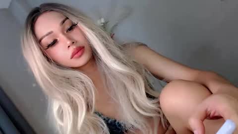 Snapshot of sassyslutmode chatting on February 10, 10:25 pm Z I A online show from February 10, 10:25 pm