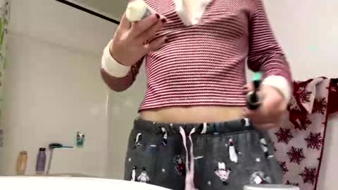 sassysquirtsmmm online show from December 22, 4:48 pm