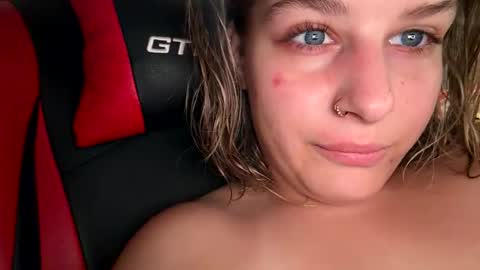 Snapshot of sassysquirtsmmm chatting on April 23, 4:42 pm sassysquirtsmmm online show from April 23, 4:42 pm