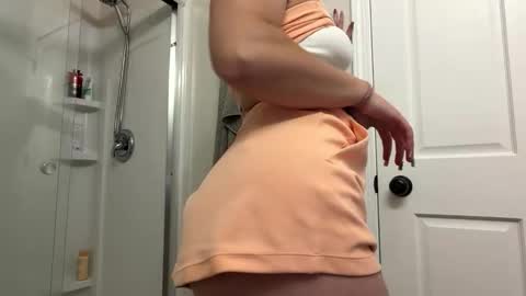 Snapshot of sassysquirtsmmm chatting on May 26, 8:27 pm sassysquirtsmmm online show from May 26, 8:27 pm
