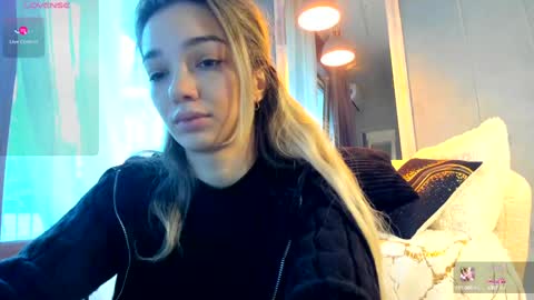 Snapshot of sassyt33n chatting on October 6, 9:29 am sassyt33n online show from October 6, 9:29 am