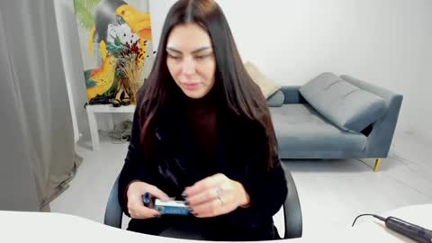 sassytiff online show from January 11, 12:10 pm