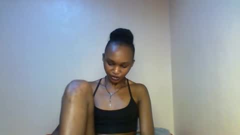 Snapshot of sasy_tina chatting on February 25, 10:19 pm Tina online show from February 25, 10:19 pm