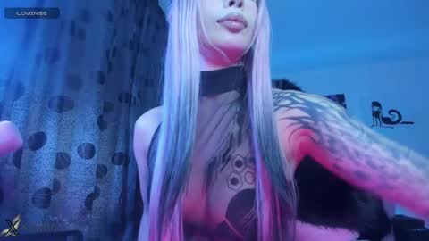 Snapshot of satanbabee_ chatting on January 18, 11:41 pm im expecting 300 thumbs up on my altar online show from January 18, 11:41 pm