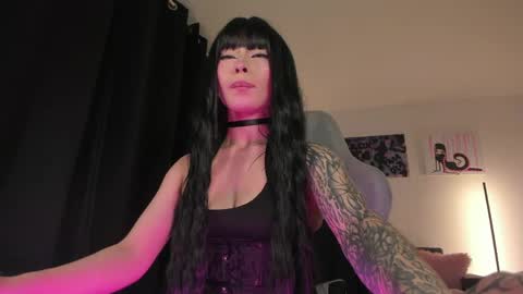 Snapshot of satanbabee_ chatting on April 26, 11:13 pm im expecting 300 thumbs up on my altar online show from April 26, 11:13 pm