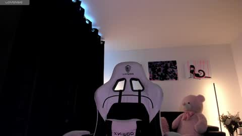 Snapshot of satanbabee_ chatting on May 4, 9:00 pm im expecting 300 thumbs up on my altar online show from May 4, 9:00 pm