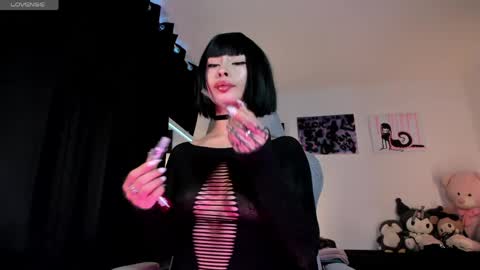 Snapshot of satanbabee_ chatting on May 20, 10:16 pm im expecting 300 thumbs up on my altar online show from May 20, 10:16 pm
