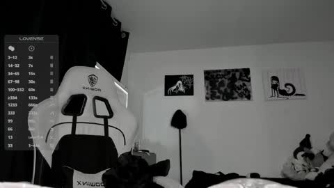 Snapshot of satanbabee_ chatting on May 31, 11:17 pm im expecting 300 thumbs up on my altar online show from May 31, 11:17 pm