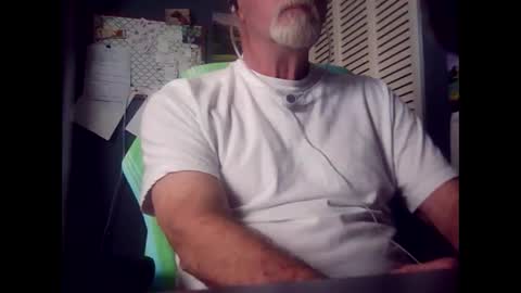 Snapshot of satyr64 chatting on April 18, 2:32 pm satyr64 online show from April 18, 2:32 pm