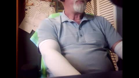 Snapshot of satyr64 chatting on April 28, 6:35 pm satyr64 online show from April 28, 6:35 pm