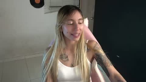 Snapshot of saucy_jenn1 chatting on July 19, 3:21 am I AM JENN online show from July 19, 3:21 am