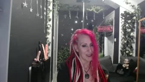 SaucySky online show from April 12, 8:25 pm