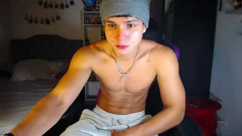 Snapshot of saulomiralles chatting on April 22, 12:13 am Saulo online show from April 22, 12:13 am