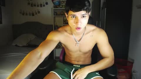 Snapshot of saulomiralles chatting on May 2, 10:15 pm Saulo online show from May 2, 10:15 pm