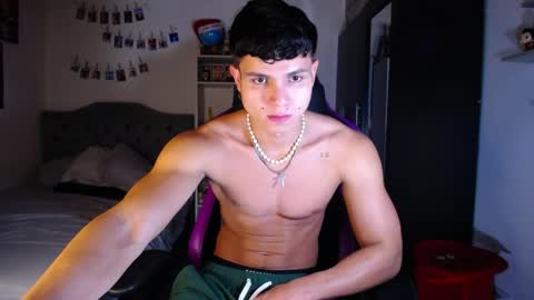 Snapshot of saulomiralles chatting on May 19, 9:43 pm Saulo online show from May 19, 9:43 pm