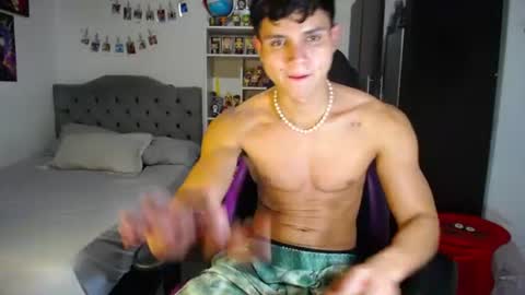 Snapshot of saulomiralles chatting on June 11, 12:32 am Saulo online show from June 11, 12:32 am